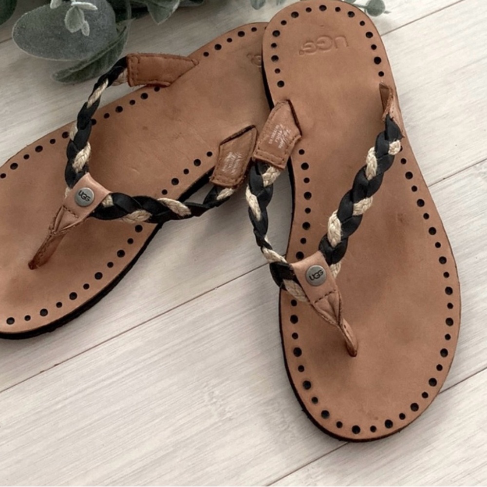 UGG NAVIE flip flop sandals size 8